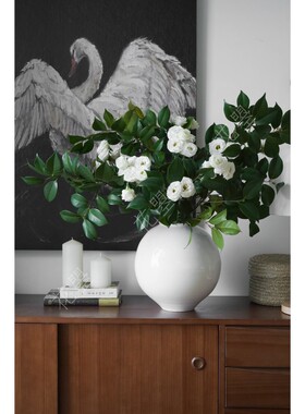 花曌 一款属于初夏的白与绿 家居餐桌书桌面瓶插花鲜花水养真花