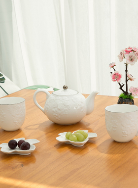 日本进口茶具套装AITO桂由美浮雕美浓烧陶瓷茶壶茶杯白色葡萄花