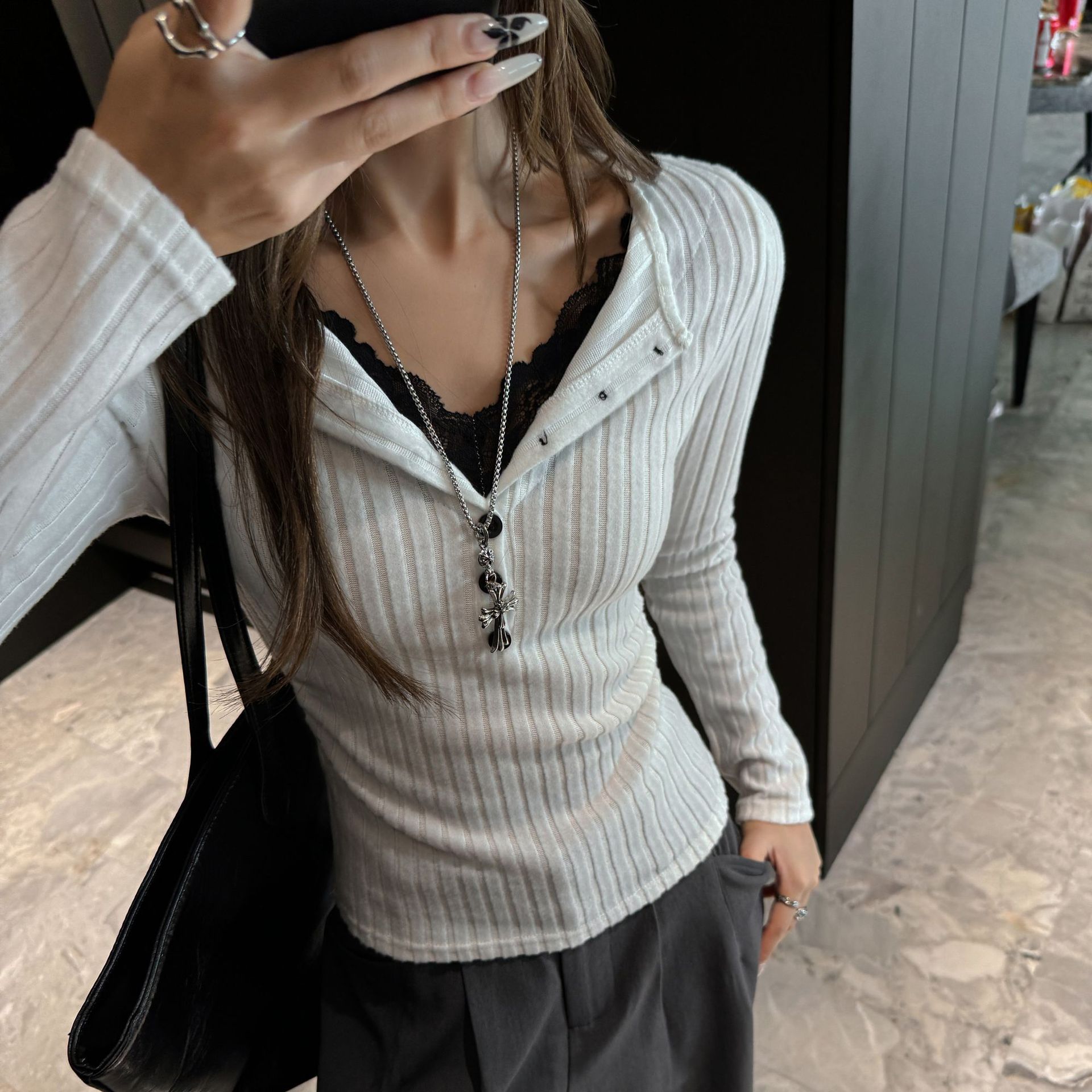 严选翻领拼接蕾丝打底衫女早秋韩系坑条ins风上衣修身内搭长袖