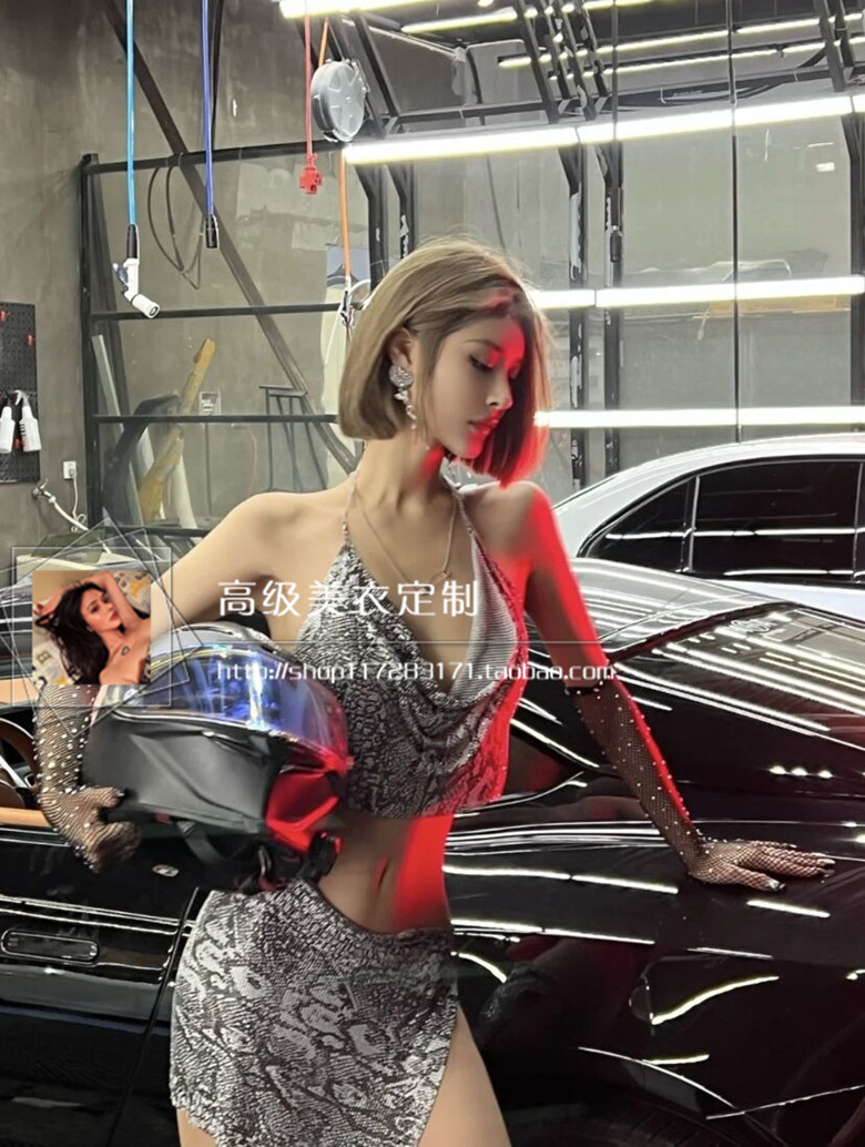 网红辣妹拍照写真性感荡领链条挂脖bling亮闪闪露背开叉短裙套装