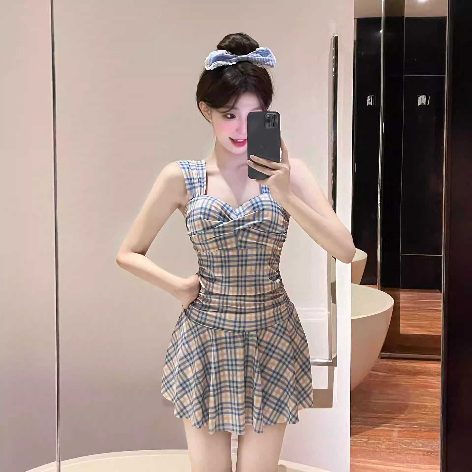 泳衣女夏2026新款女孩纯欲遮肉大小胸聚拢连体裙式温泉游泳装度假