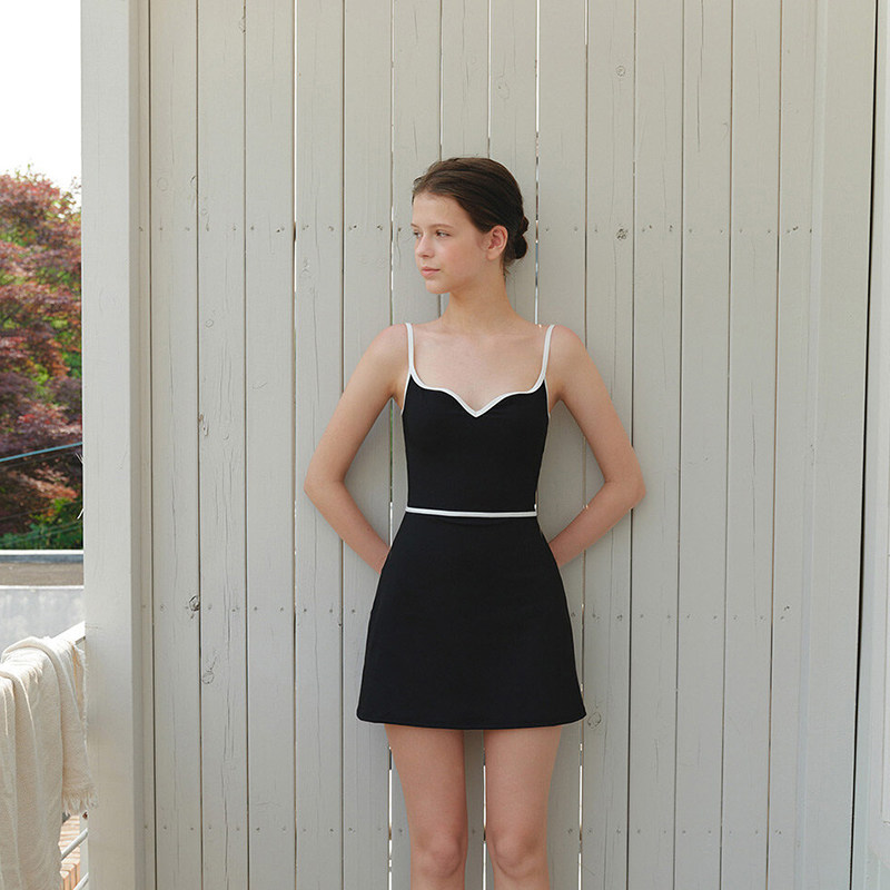 泳衣女款女士吊带保守拼色连体裙式小胸聚拢泡温泉露背装2025新款