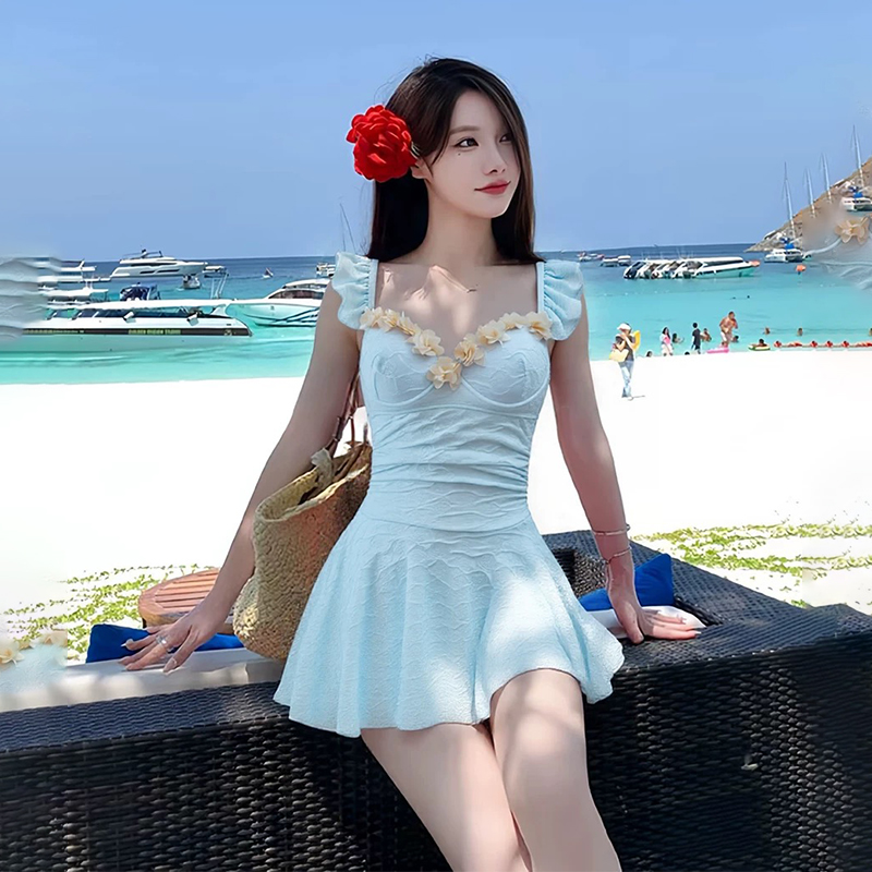 泳衣女高级感2025新款绝美连体裙式保守遮肚显瘦小胸聚拢度假温泉