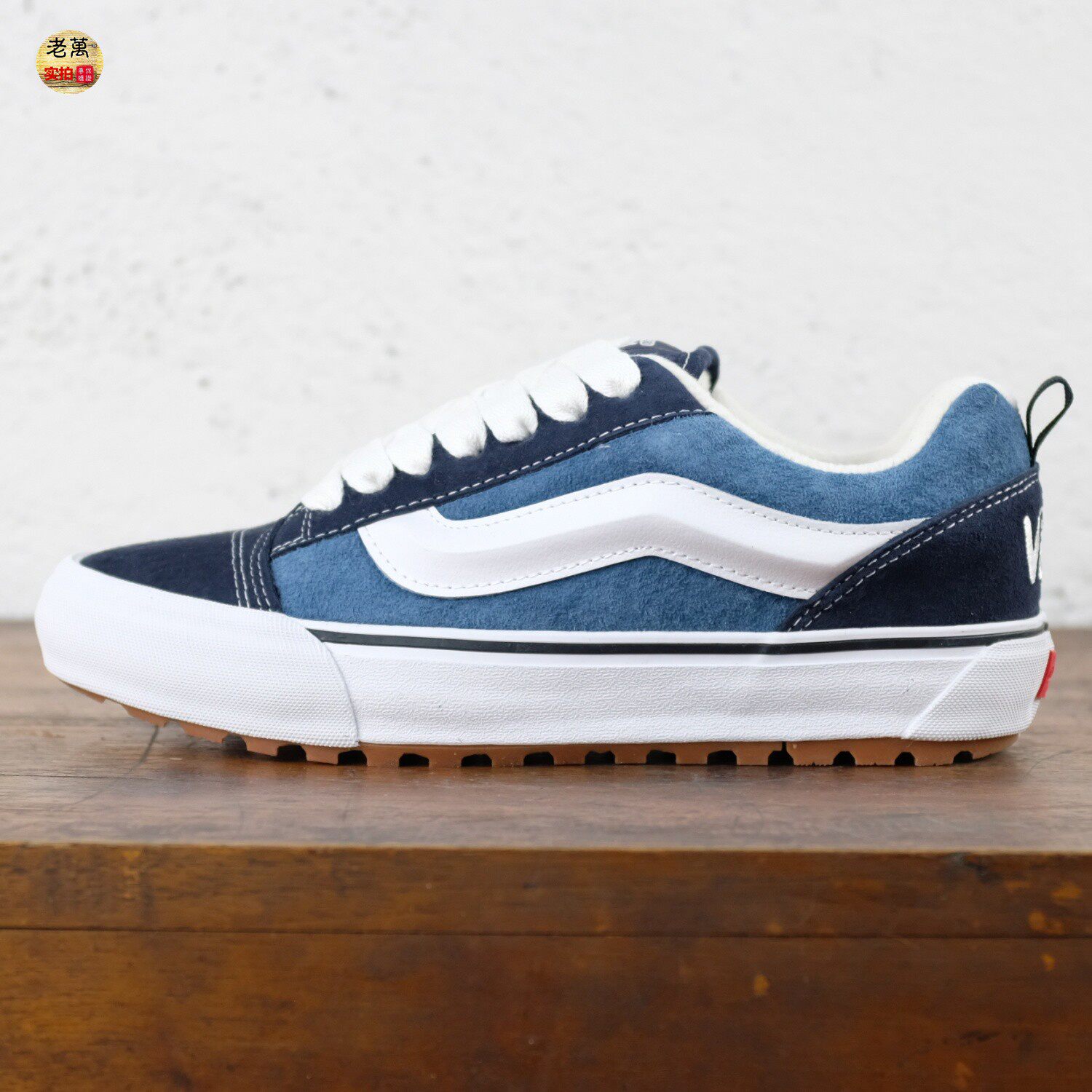 VANS低帮加绒男女面包板鞋