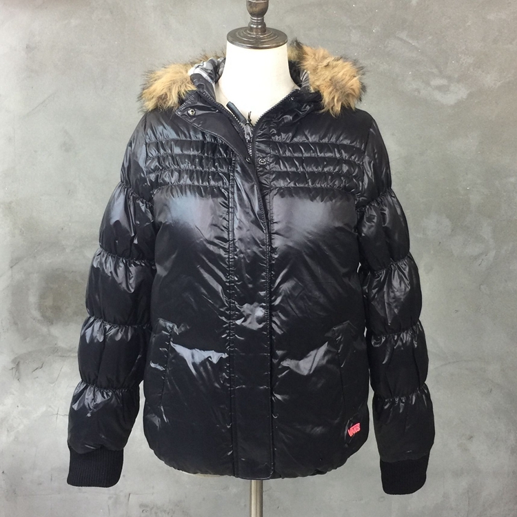 VANS范斯现货 Jkt 女款连帽羽绒服黑色超轻便冬款外套 VN-0UT2BLK