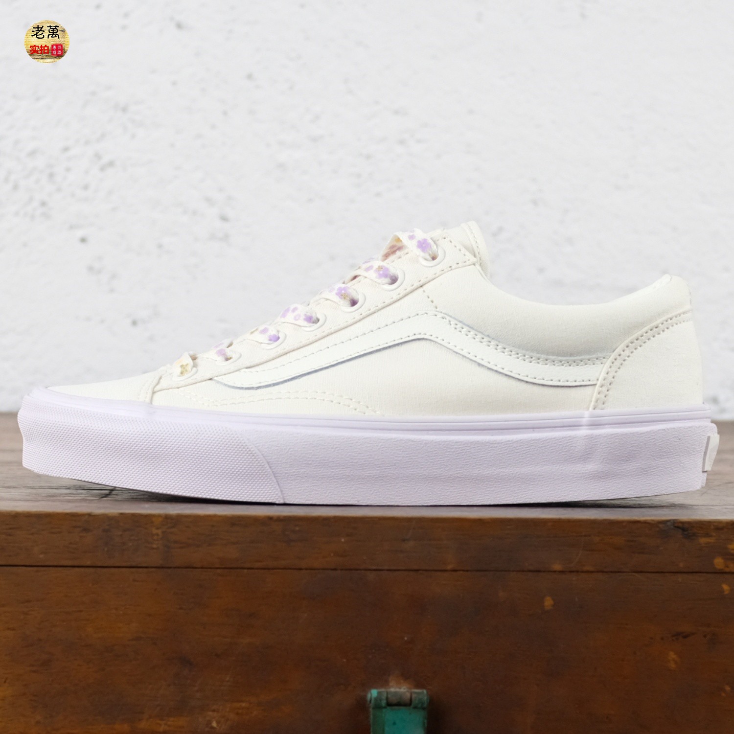 老万VANS Style 36女款白色经典橡胶底低帮板鞋 VN0A54F6CEK