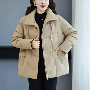 显瘦装 小个子中老年超好看外套加肥特大码 短款 胖妈妈羽绒服女冬季