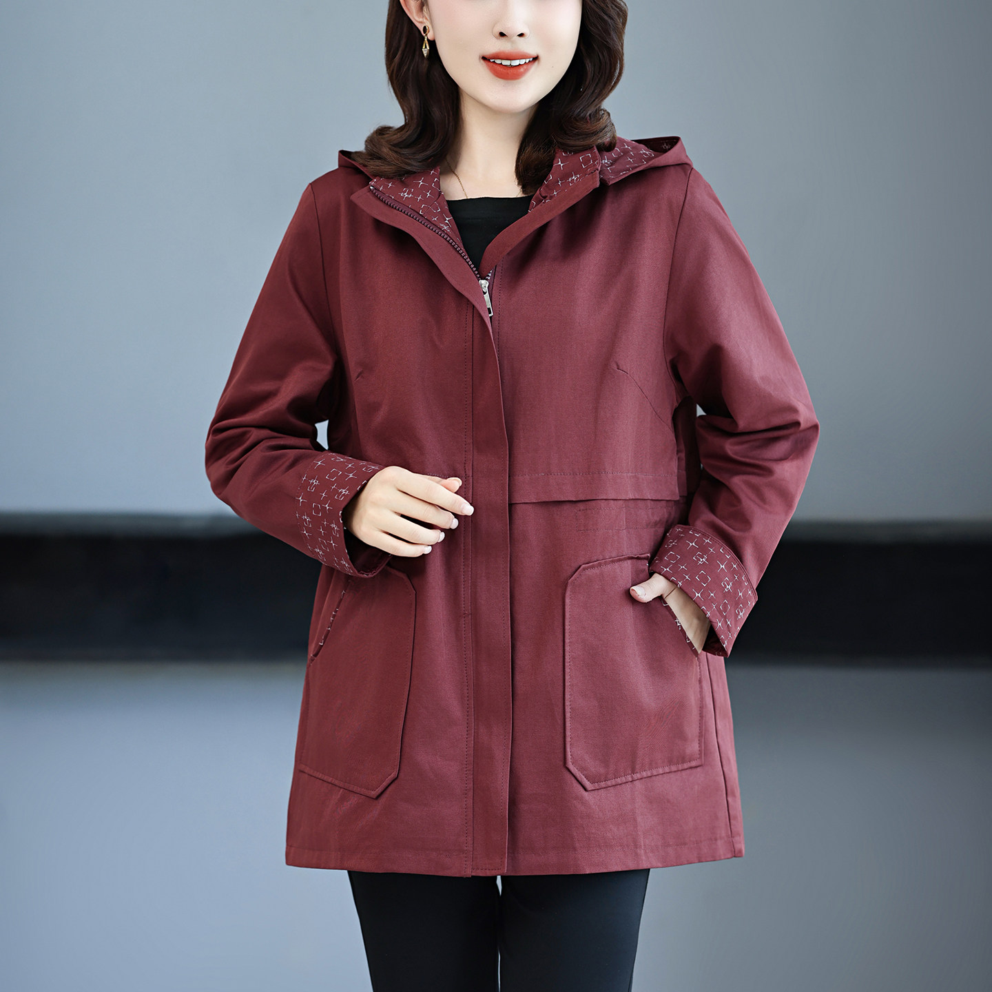 妈妈春装外套风衣新款中老年女装加肥加大码洋气上档次外出服显瘦