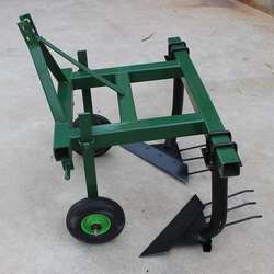 四轮拖拉机带红薯收获犁刨收花生土豆大姜药材收获 起红薯地瓜犁