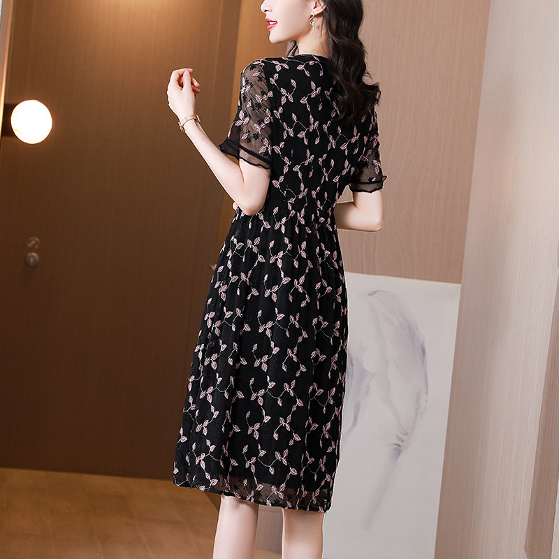 高端真丝连衣裙女2023夏新款刺绣中年妈妈气质杭州桑蚕丝中长裙子