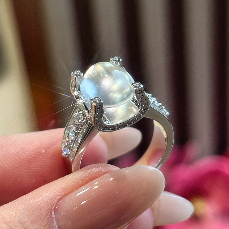 天然石英质玉水沫玉鸽子蛋戒指