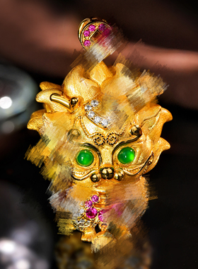 《麒麟献瑞》黄金色特大神兽项链吊坠毛衣链培育红宝石S925银镀金