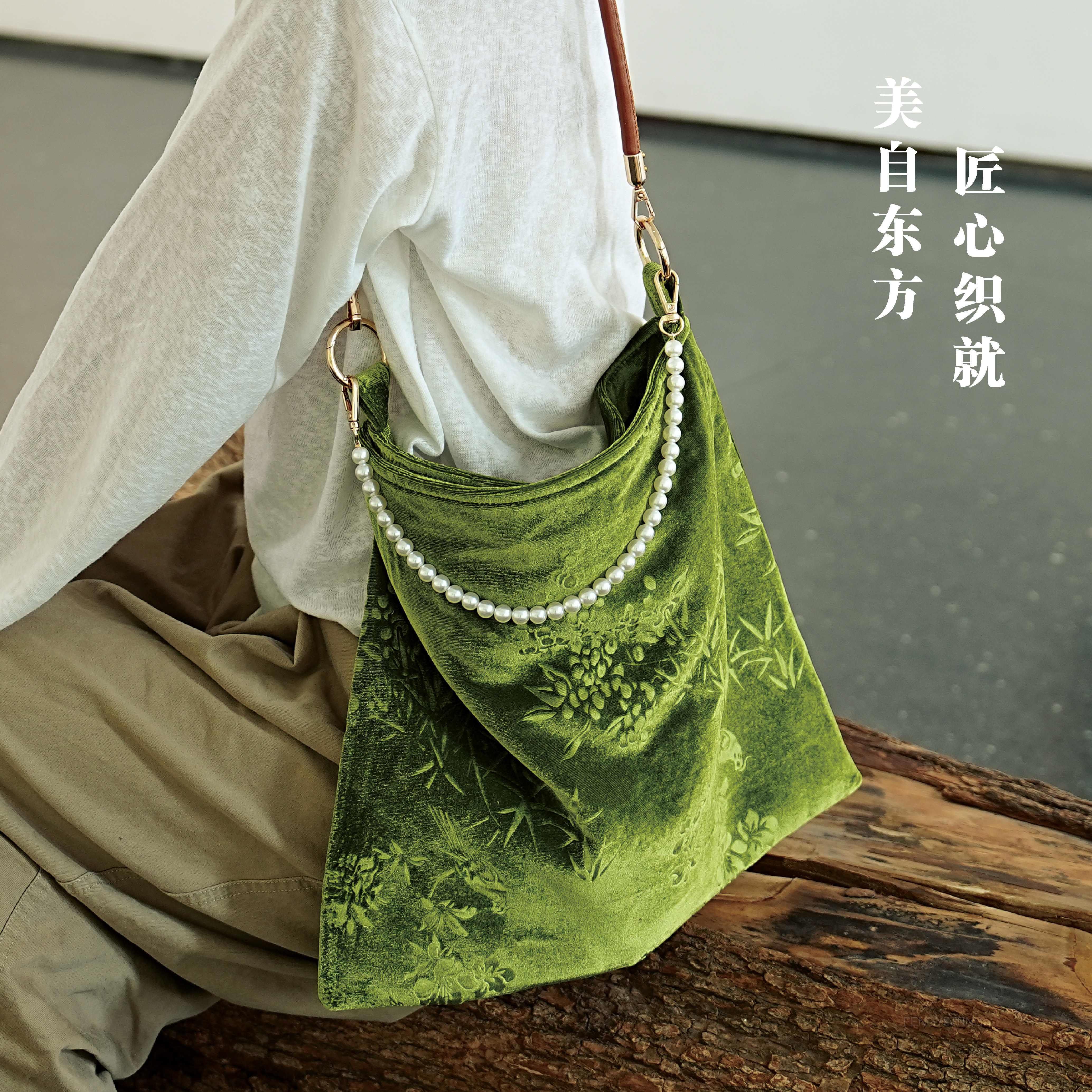 复古绿丝绒珍珠链高级小众百搭手提单肩布袋设计款小众丝绒链条包,箱包皮具/热销女包/男包,单肩包,淘宝优惠券,粉丝福利购,淘宝优惠卷