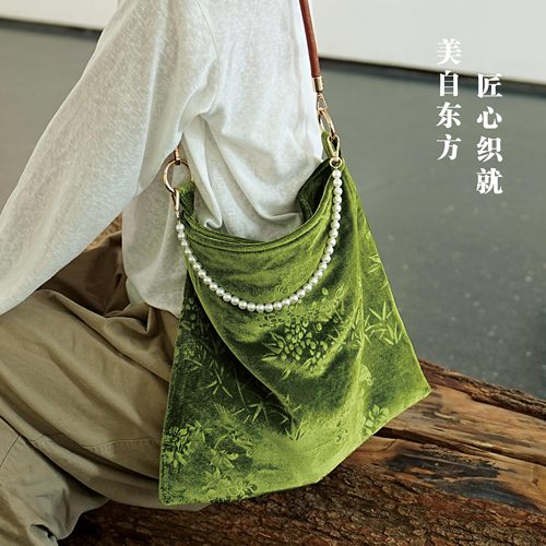 复古绿丝绒珍珠链高级小众百搭手提单肩布袋设计款小众丝绒链条包