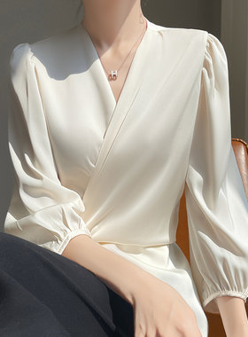 2025春季新款纯色V领缎面衬衣女士消肿设计感慵懒风九分袖上衣韩