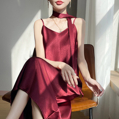 优雅气质感吊带裙女光泽缎面显瘦裙子春夏新款连衣裙高腰修身长裙