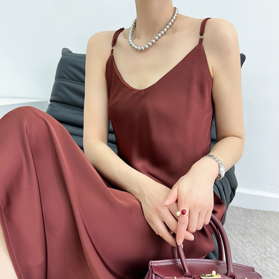 25年春高级感缎面醋酸连衣裙女夏设计感小众收腰显瘦打底吊带长裙