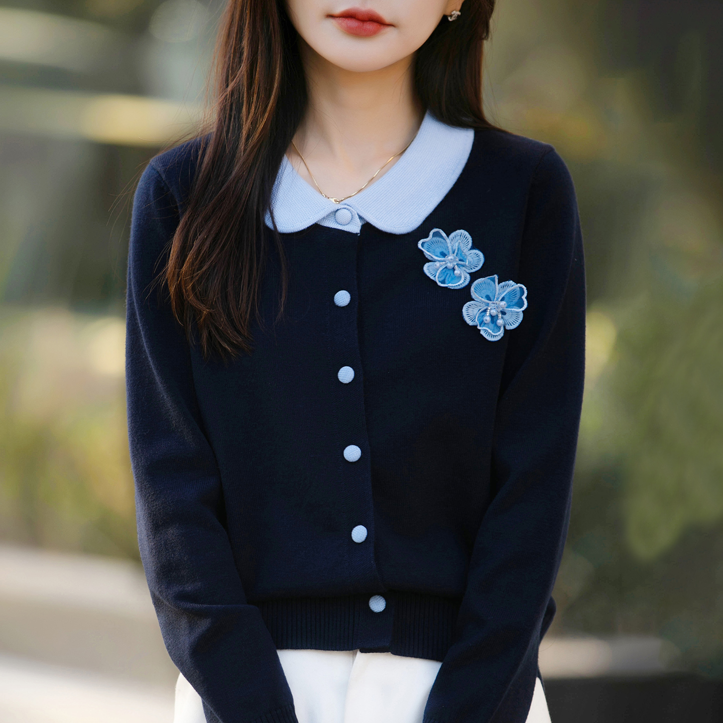 法式高端立领绣花针织开衫女2025新款气质娃娃领毛衣外套打底上衣