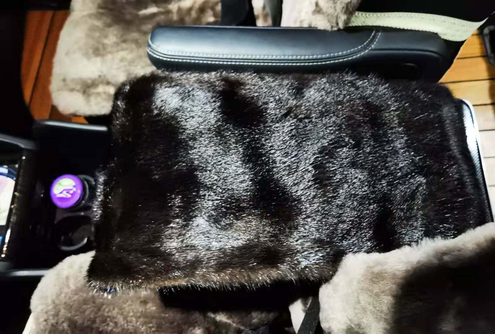 冬季通用整貂毛汽车手扶箱垫保护套柔软高端大气皮草手扶箱垫子