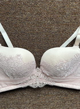 衣恋旗下EBLIN 精美刺绣睫毛蕾丝舒适时尚聚拢女性文胸ECBR849032
