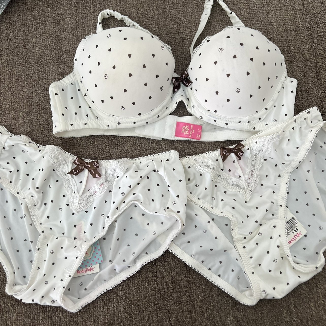 依恋旗下body pops经典小爱心图案可爱舒适亲肤女士文胸套装