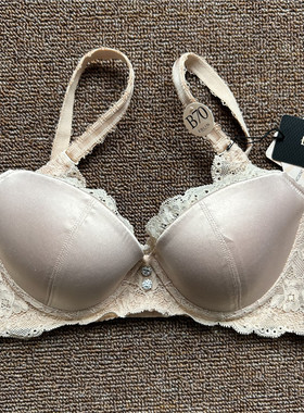 衣恋旗下EBLIN 金色甜美蕾丝缎面上托聚拢女性文胸ECBR823071