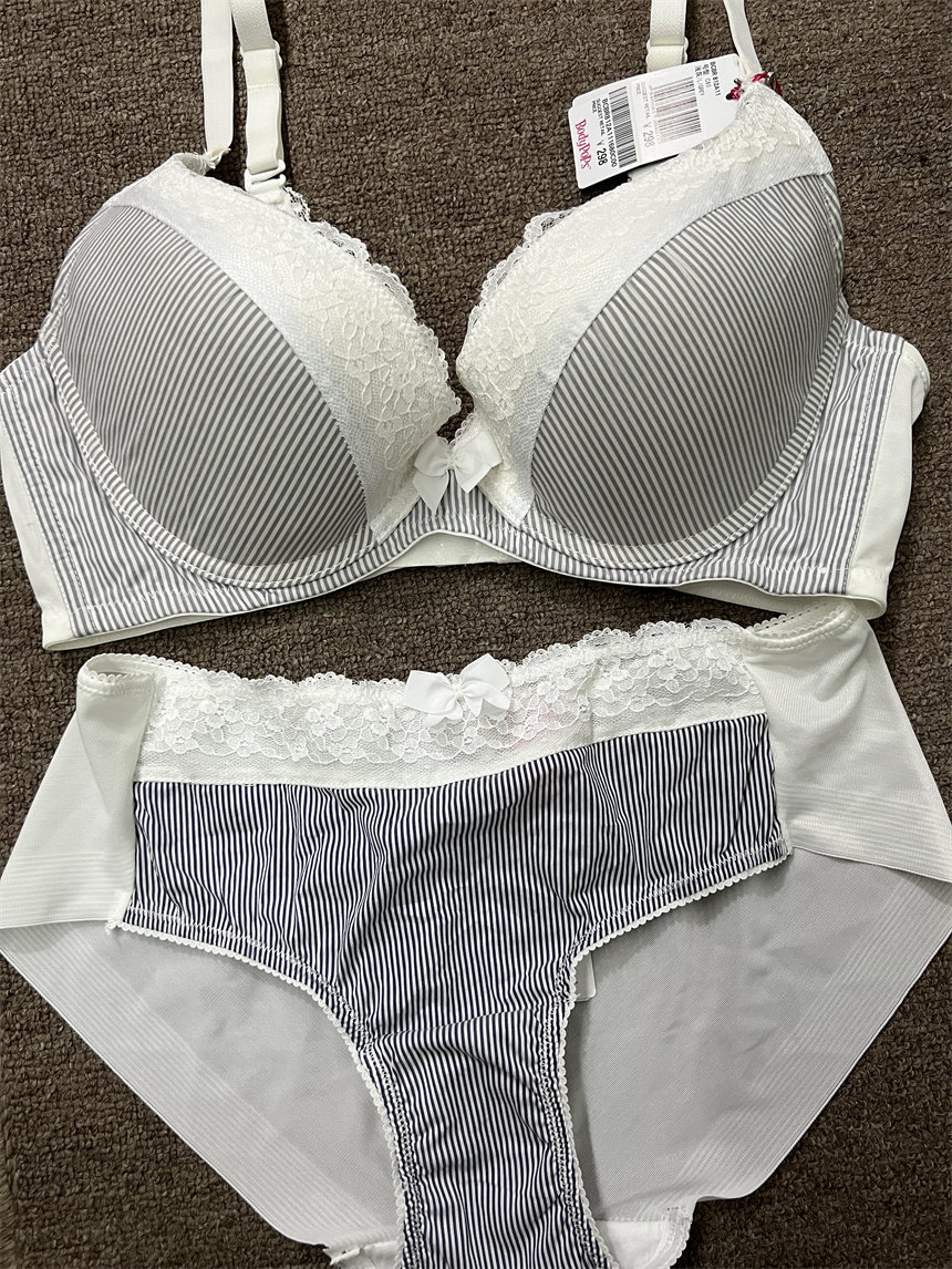 3衣恋body pops浅灰藏青S17条纹后背蕾丝收副乳套装BCBR812A11