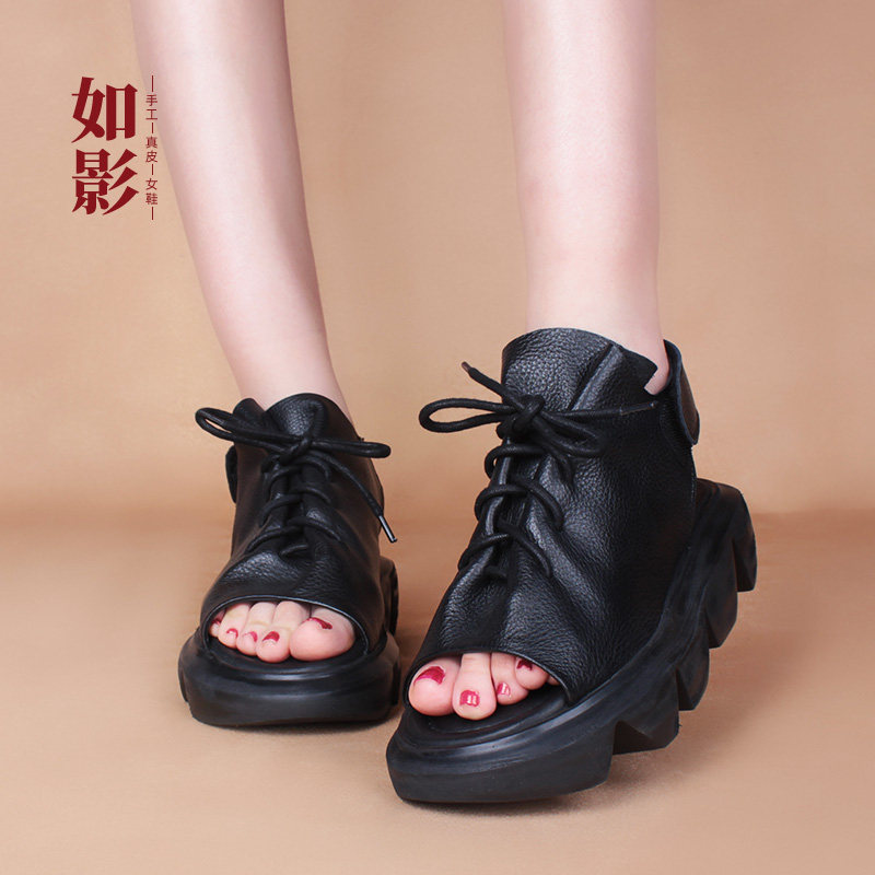 如影女鞋2025夏季新款手工真皮休闲复古牛皮绑带鱼嘴凉鞋松糕厚底