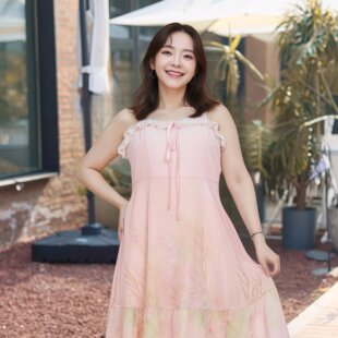 辣妈起义大码女装2026春夏胖MM文艺风蕾丝边渐变吊带裙无袖连衣裙