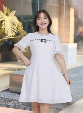 胖mm泰式雪纺裙2026夏季大码女装减龄显瘦白色圆领蕾丝拼接连衣裙