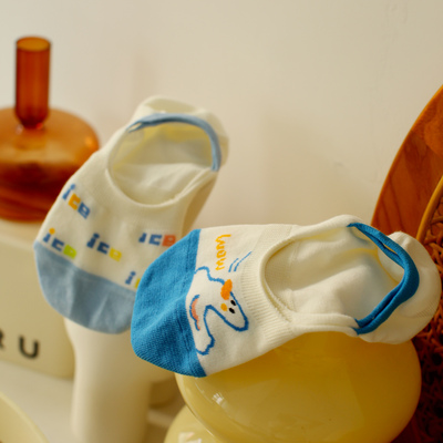 米吉诺拉 夏季无骨薄款可爱小鸭字母浅口船袜子女透气纯棉隐形袜