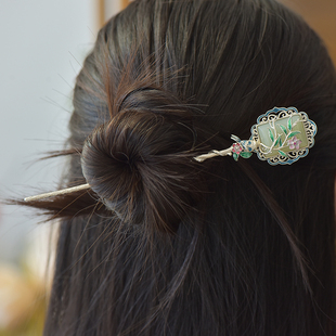 925银镶嵌和田玉方形鼓面珐琅喜上眉梢配红锆发簪