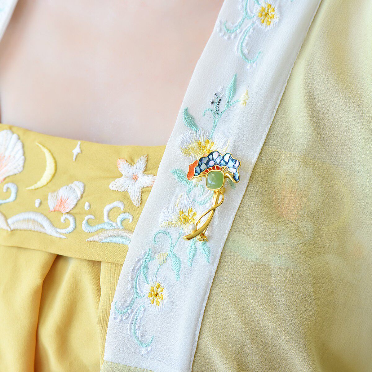 s925银镶嵌和田玉银杏叶胸针挂件碧玉青白玉国内鉴定古风汉服3752