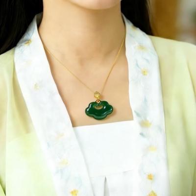 S925银镶嵌和田玉碧玉如意锁吊坠首饰颈饰项链玉石挂饰镂空16140