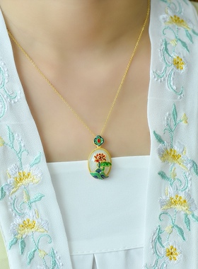 古法银镶嵌和田玉蛋面珐琅配南红吊坠26943