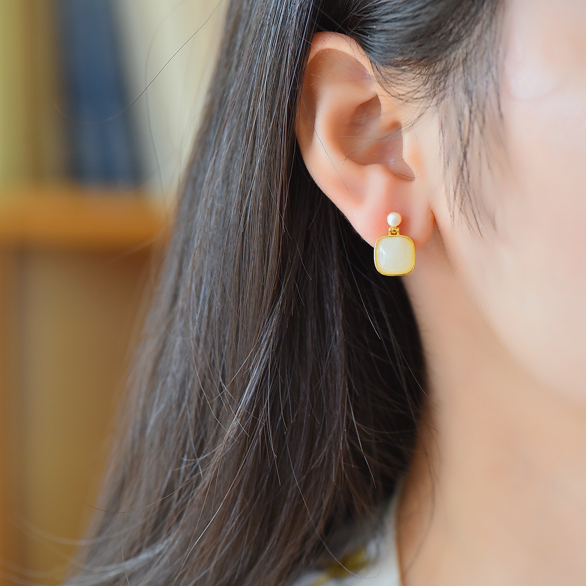 s925银镶嵌和田玉小方糖耳钉