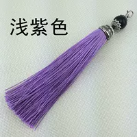 Светло-фиолетовая кисточка с застежкой-карабином 3599