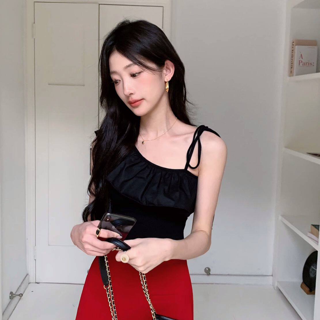 小众设计感荷叶边单肩斜领吊带女夏季纯欲甜辣妹一字肩抹胸小上衣