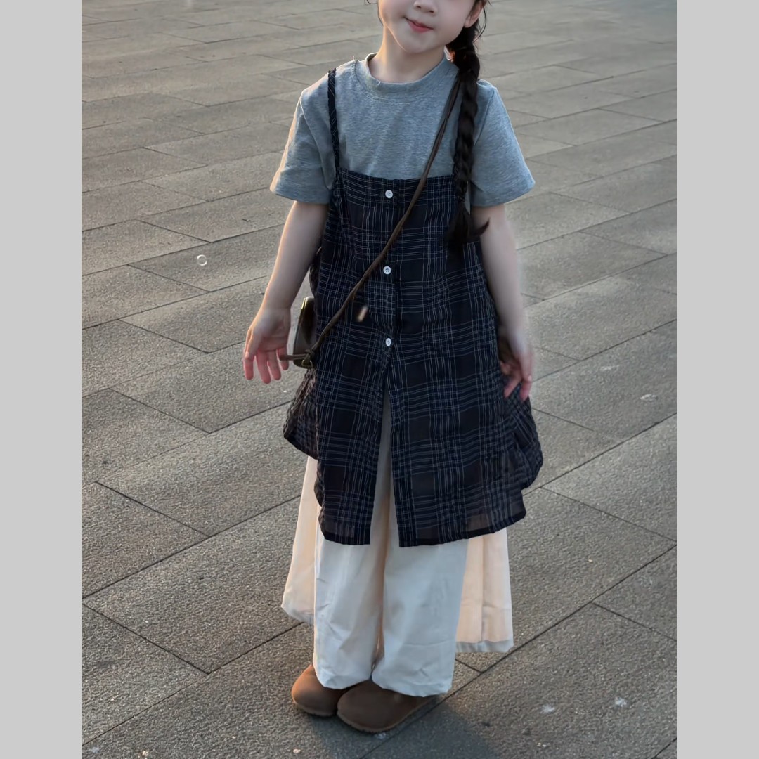 女童时髦短袖T恤2026新款格子吊带连衣裙三件套春夏季长裤套装潮