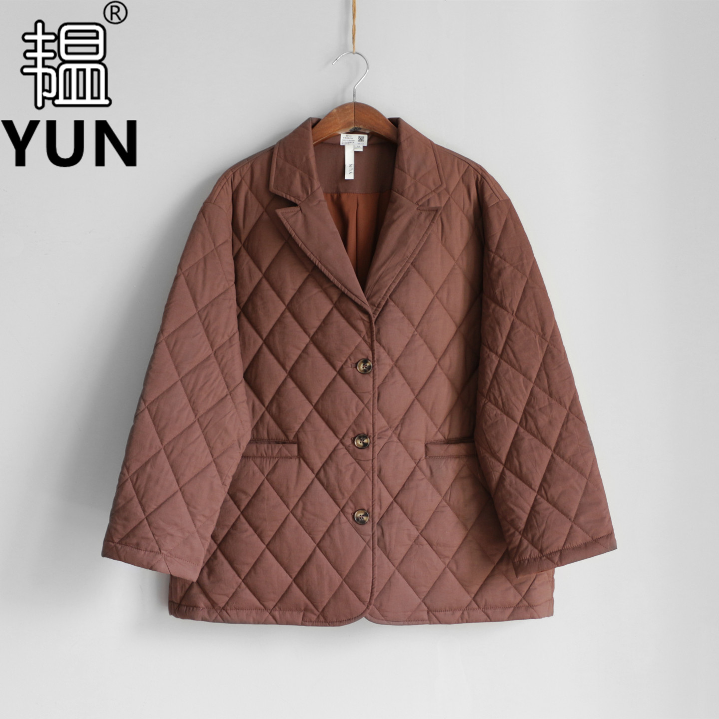 YUN韫2025冬季女装西装领纽扣绗棉菱格休闲阔版女棉外套 6006兜兜