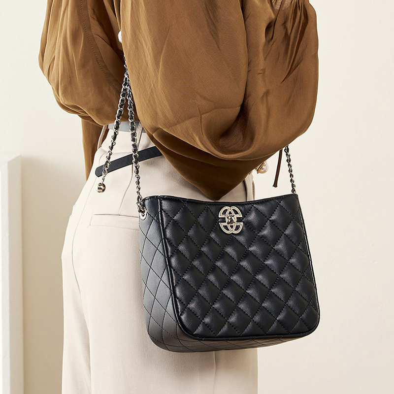 新款通勤链条包水桶包小方包真皮小香风单肩包高级感女包斜挎包,箱包皮具/热销女包/男包,单肩包,淘宝优惠券,粉丝福利购,淘宝优惠卷