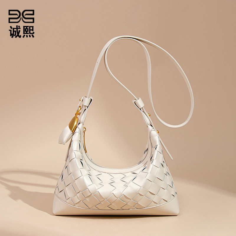 2025新款泡芙手工编织包包女大容量休闲手提饭盒包软皮单肩斜跨包,箱包皮具/热销女包/男包,单肩包,淘宝优惠券,粉丝福利购,淘宝优惠卷