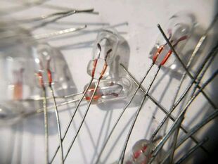 12V玻璃灯珠白炽灯24V钨丝灯小灯泡音响背景灯卡座仪表指示灯米泡