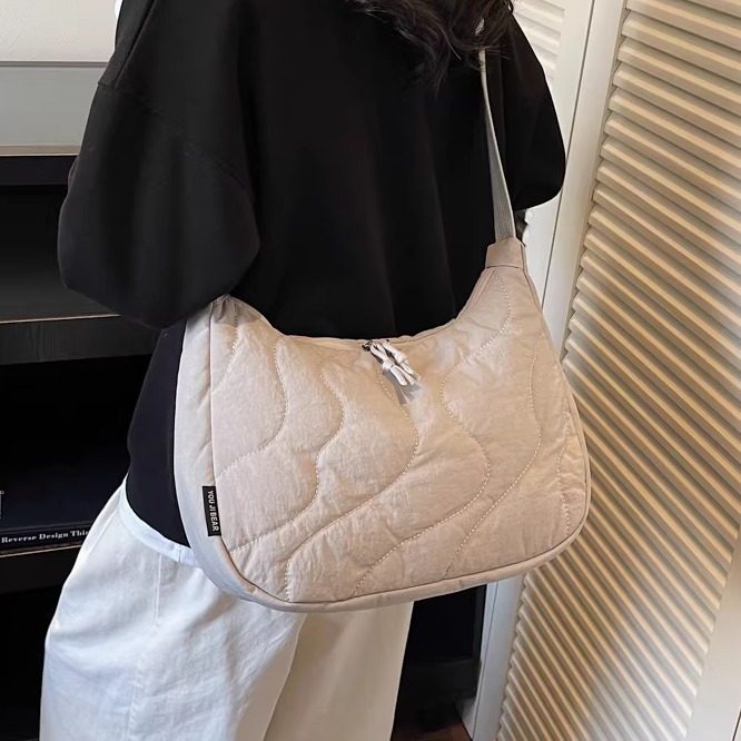 2025冬季新款时尚简约菱格帆布包女大容量单肩斜挎加棉通勤棉服包