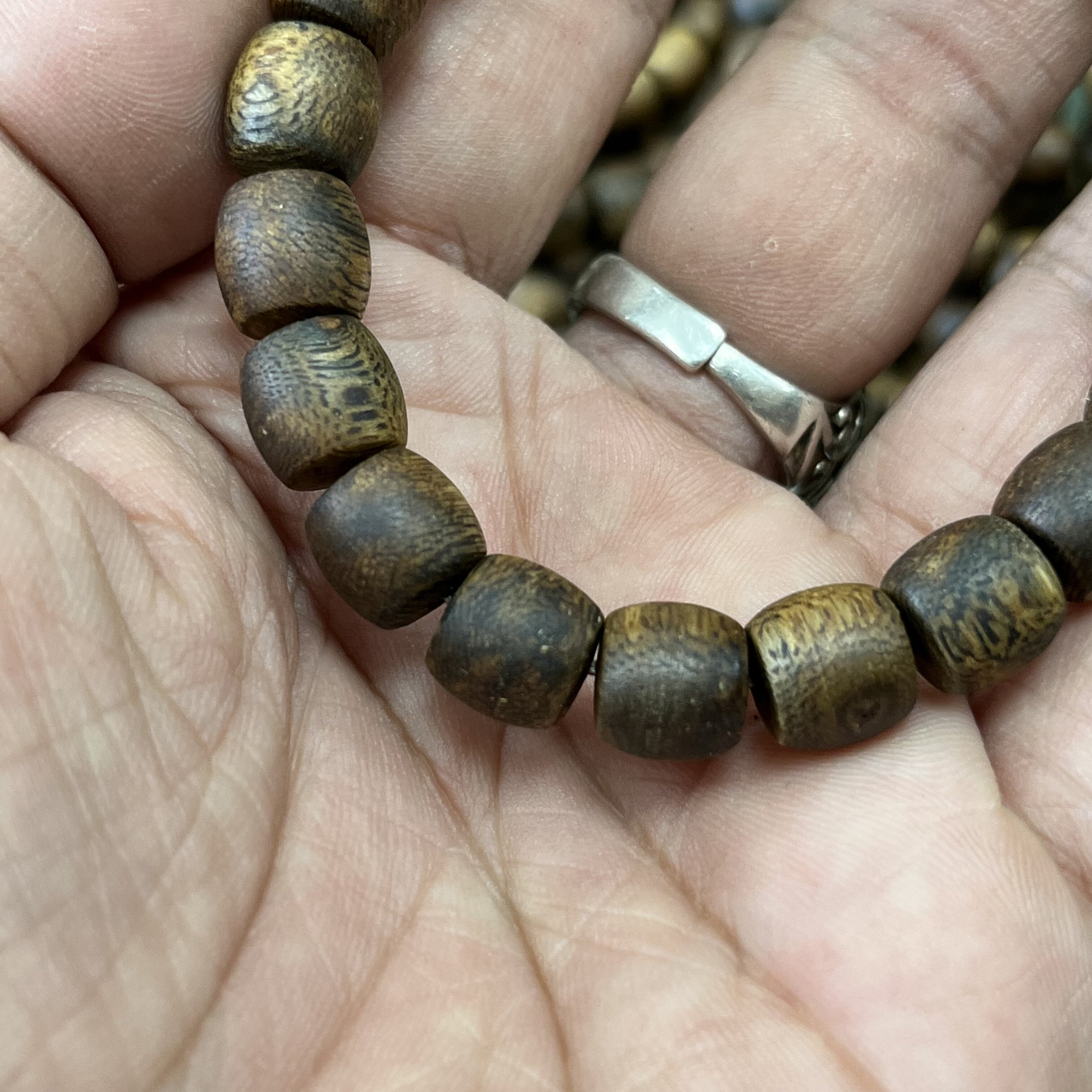 99 무거운 전기 흰색과 녹색 체스 NAN AGARWOOD 팔찌 구식 드럼 비즈 9MM 21 QINAN 충실도 천연 AGARWOOD 팔찌