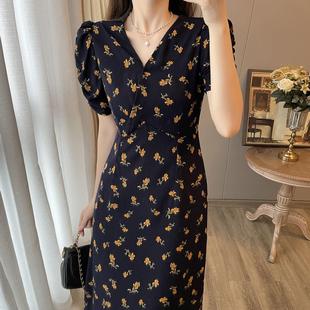 高級感中長款 V領茶 復古桔梗碎花連衣裙女夏季 夏天巨好看上衣法式