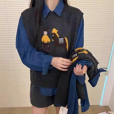秋冬卡通圆领针织马甲两件套女