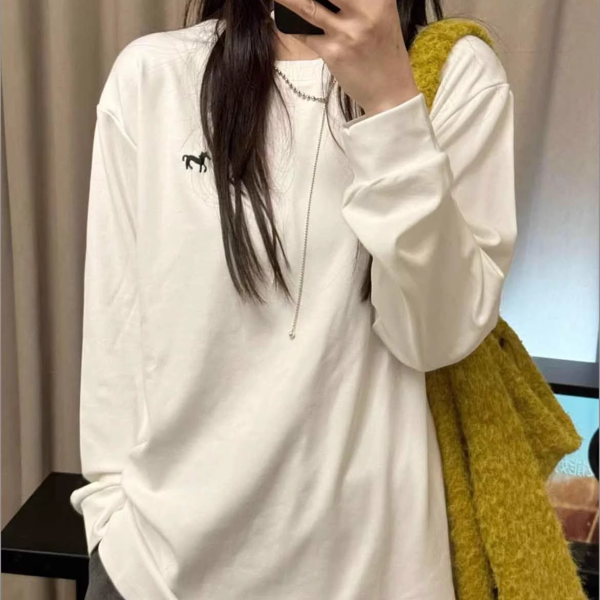 刺绣小马长袖T恤加绒大板打底衫