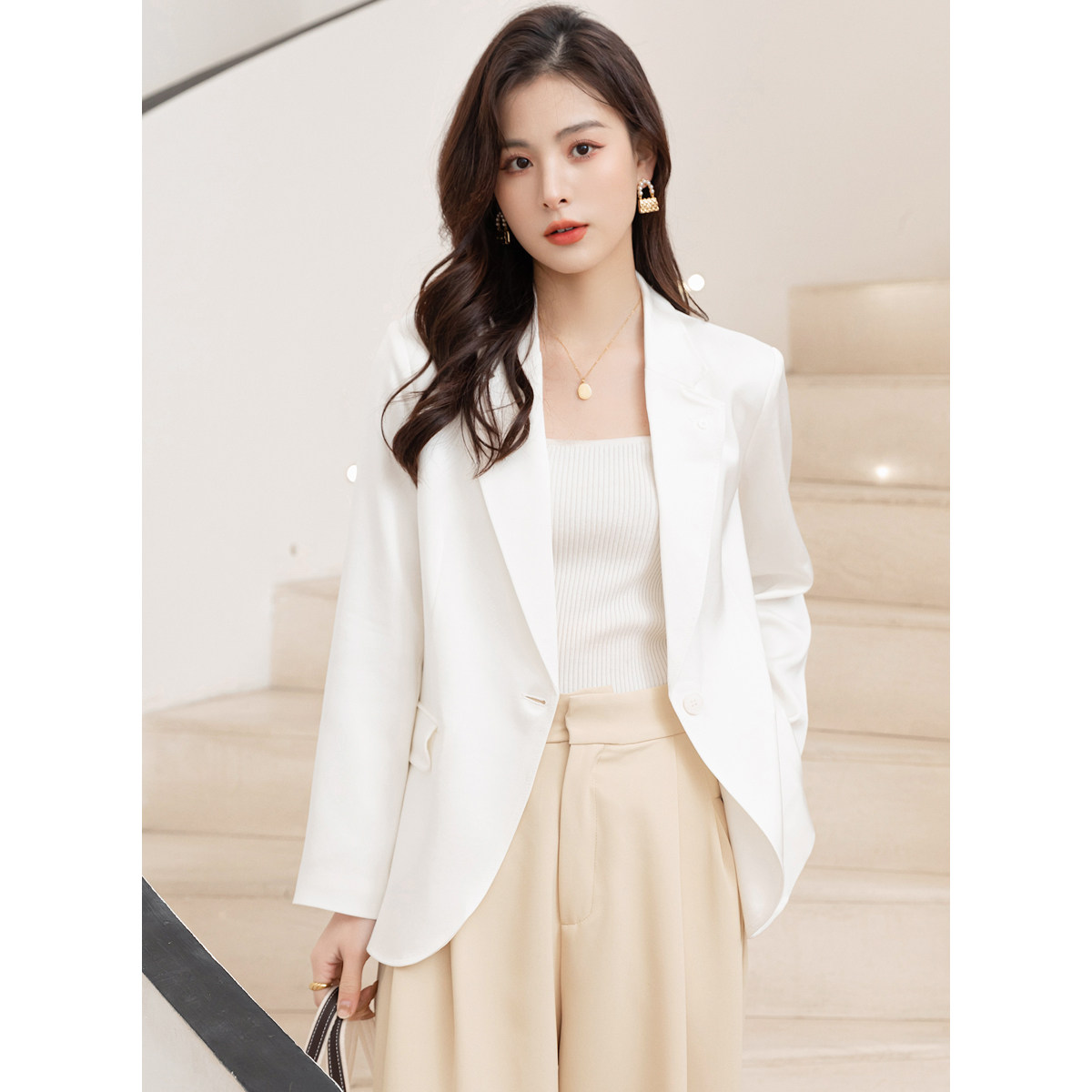 高端醋酸小西装外套女春秋职业气质高级感缎面白色西服小个子