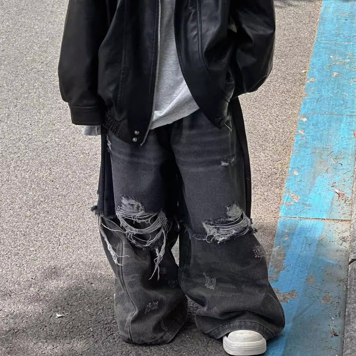 男童黑色破洞牛仔裤春秋款2025新款儿童炸街长裤男孩宽松直筒裤子